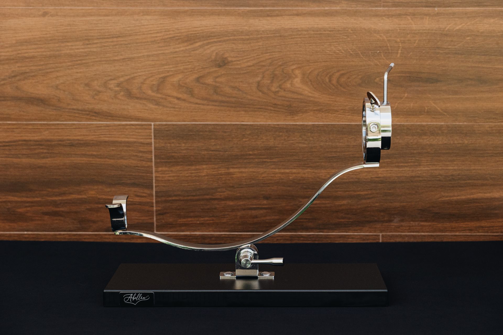 Soporte para jamonero Abellán con sistema basculante patentado y cabeza giratoria en cromado y acero inoxidable